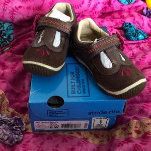 Brown 6 wide stride rite shoes. Never worn